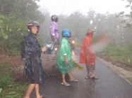 Hujan lebat batu dan tiang listrik…