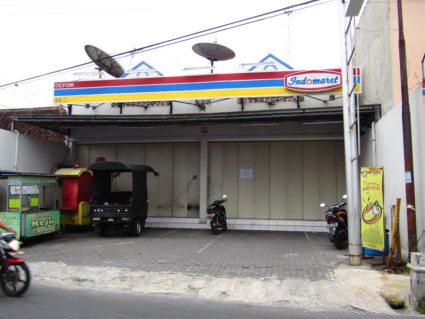 SWALAYAN  INDOMARET LECEHKAN PERDA SLEMAN DI SEGEL 