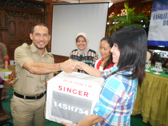Kementerian Perindustrian Serahkan Bantuan Kepada IKM DIY