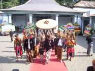 Prosesi Sakral Tinggalan Dalem…