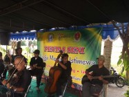 Musik tradisionil keroncong masih…