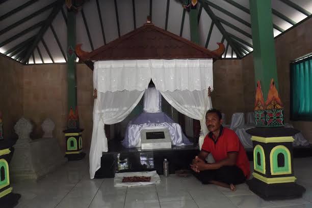 Makam Mas Tumenggung Pontjodirjo Bupati Pertama Gunungkidul  Ramai di Ziarahi Cabup Gunungkidul 
