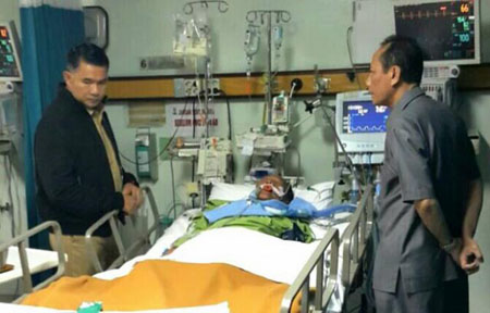 Fasha Jenguk Mantan Walikota Jambi Periode 66-68 Di Ruang ICU.