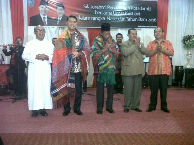 Walikota Jambi Bersama Umat Kristiani Pererat Silahturahmi