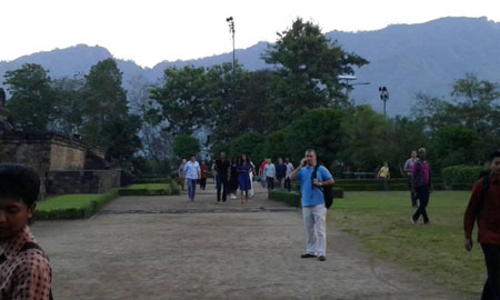 Kunjungan Obama di Yogya Menyita Perhatian Wisatawan