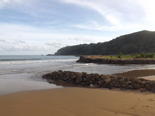 Pantai telengria dan dermaga ikannya