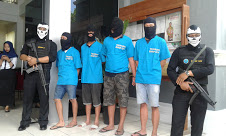Para Tersangka di Tangkap 'Barang Bukti Nakotika  Di Musnahkan Dengan Sulutan Api 