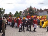 Pasukan pengiring pengantin di…