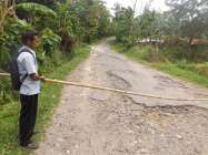 Jalan Rusak Parah Pak Dukuh Protes…