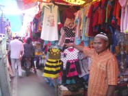 JELANG LEBARAN PASAR DAN TOKO PAKAIAN…