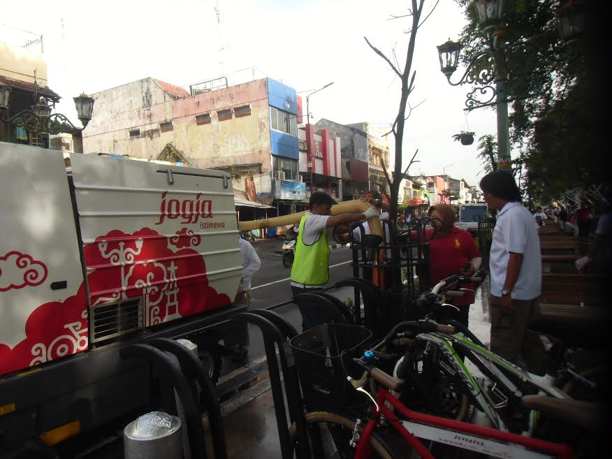Malioboro Dulu -Malioboro Sekarang ‘PKL Tak Boleh Membuang Limbah Cucian Piring