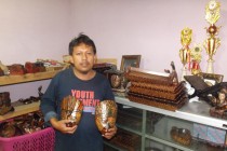 Pemuda ini sebagai Pengrajin sekaligus…