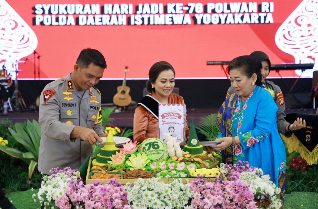 Hari Jadi Polwan RI Ke-76, Polda DIY Gelar Syukuran Potong Tumpeng