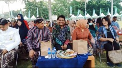 Ribuan Warga Meriahkan Hari Jadi…