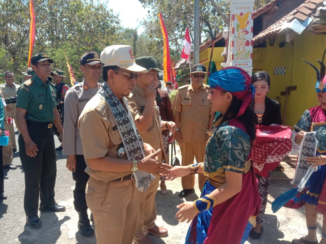 Lomba Pengagungan HUT RI 79 Wintaos Panggang Tim Penilai Disambut Ratusan Warga 