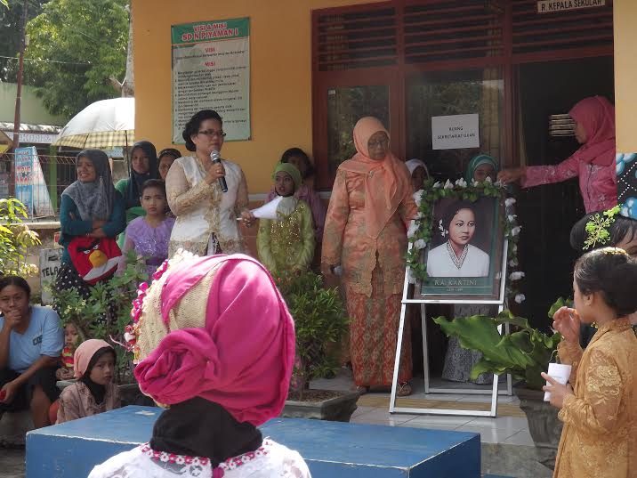 RA.Kartini Pelopor Kebangkitan kebebasan kaum wanita untuk mengenyam pendidikan, 