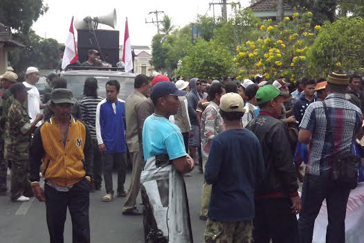 Abk Kapal sadeng di tangkap saat mendarat "nelayan demo pengadilan Wonosari