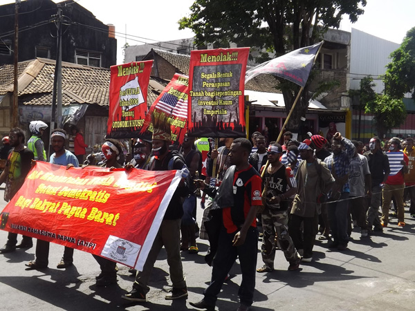 Aliansi Mahasiswa Papua Demo Mendesak  Di Hentikannya Ekplorasi SDA Di Tutup  