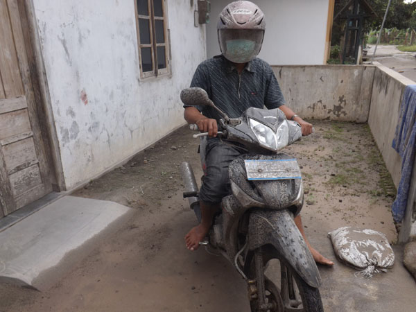 Hujan Abu Vulcanik Mengepung DIY Karyawan Perusahaan Batal Ngantor 