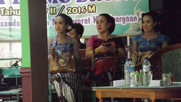 SYAWALAN DENGAN HIBURAN CAMPURSARI “NGETREND” DI GUNUNGKIDUL