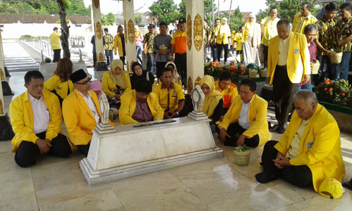 Peringatan HUT ke- 53 Tahun 2017 Partai Golkar Jogja Gelar Tasyakuran dan  Ziarah.
