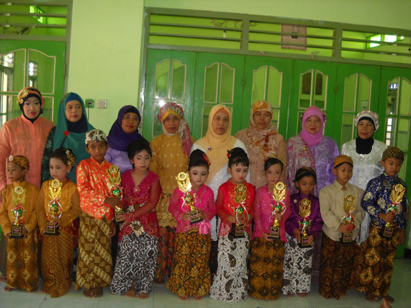 Peringati Hari Kartini, Among Putra Gelar Lomba Peragaan Busana