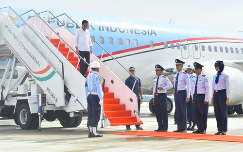 Presiden  Jokowi Lakukan Pendaratan Perdana di Bandara Internasional Jawa Barat