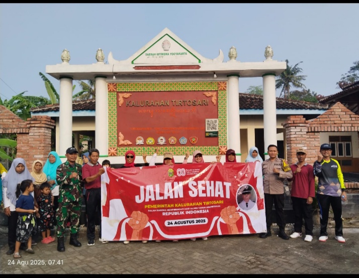 Peringati HUT RI 80 Warga Tirtosari Kretek Bantul Gelat Jalan Sehat Meriah 