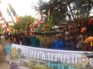 Sarang Raksasa Meriahkan Kirab…