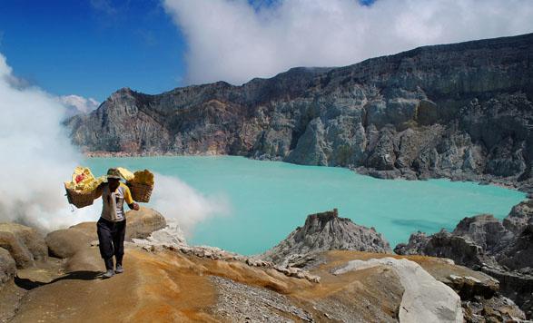 Pesona Kawah Ijen Gunung Bromo