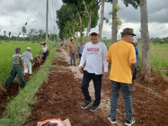 Gotong Royong Perbaiki Jalan Warga Wangkal Tuai Pujian Dan Dukungan
