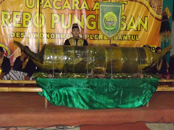 Rabu pungkasan pleret  semarak ketan bungkus di jadi rebutan 