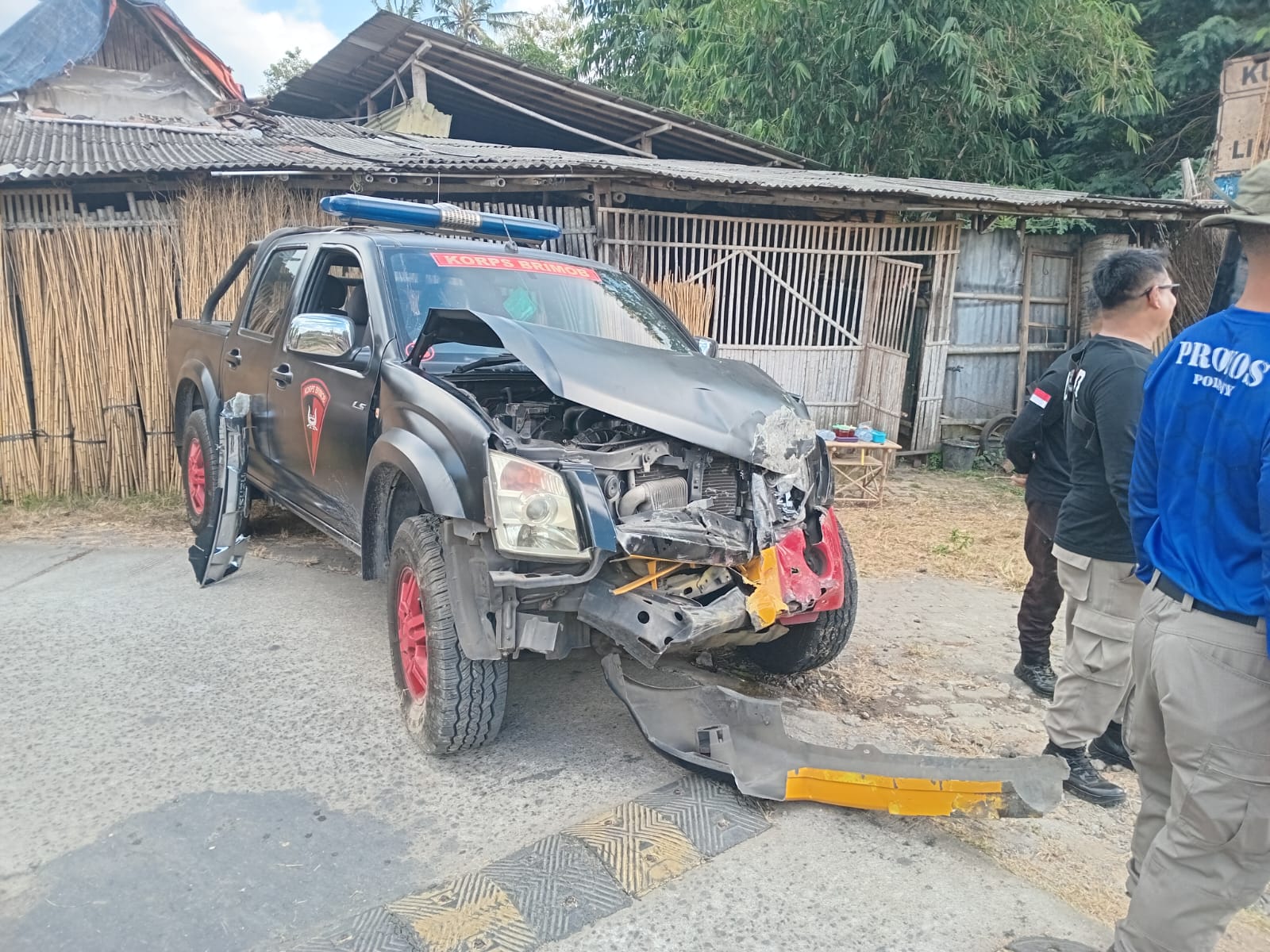 Mobil Brimob Peok Terserempet KA Bandara di Perlintasan Sedayu Bantul