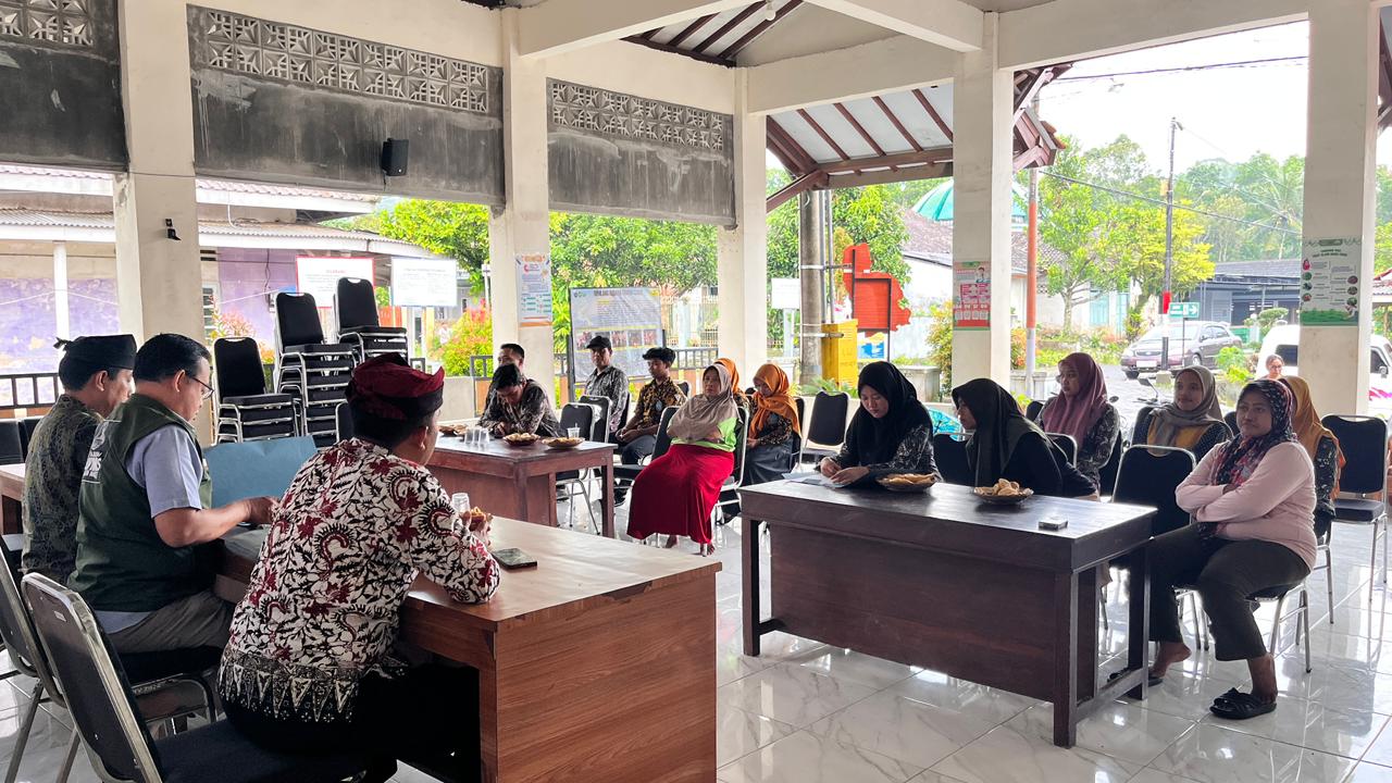 Dari Bantuan Kekuatan Desa Tamansuruh Transformasi Perempuan Jadi Motor Ekonomi Via musdes Jatim Puspa 2026 