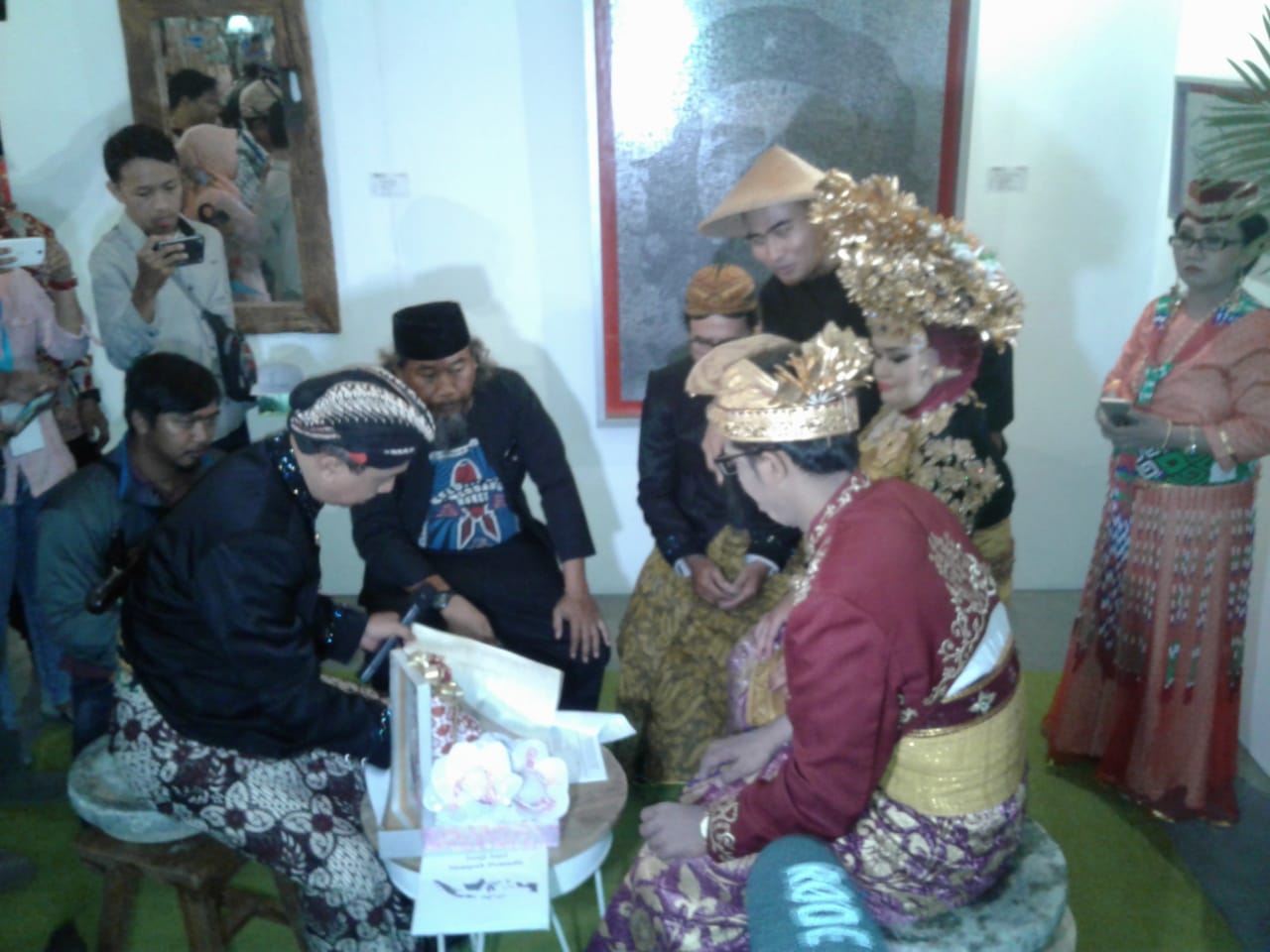 Ada-Ada Saja Sepasang Pengantin nikah Mahar Dalam Pernikahan Sumpah Pemuda 