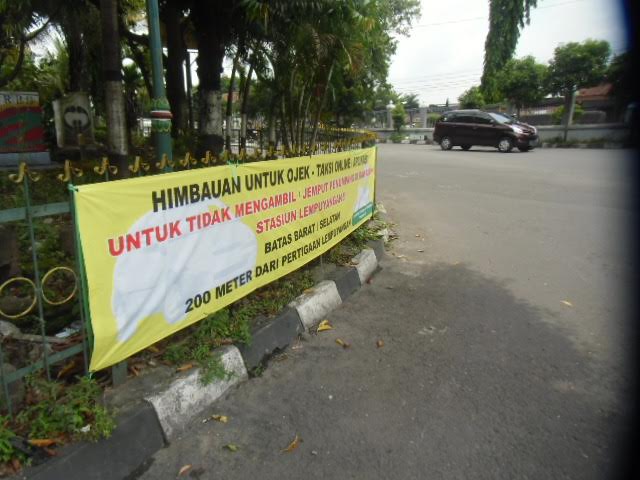 OJEK DAN TAKSI BERBASIS ONLINE  DILARANG  BEROPERASI DI YOGYA ?