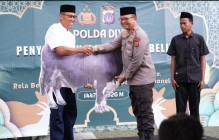 Polda DIY Salurkan 17 Hewan Kurban…