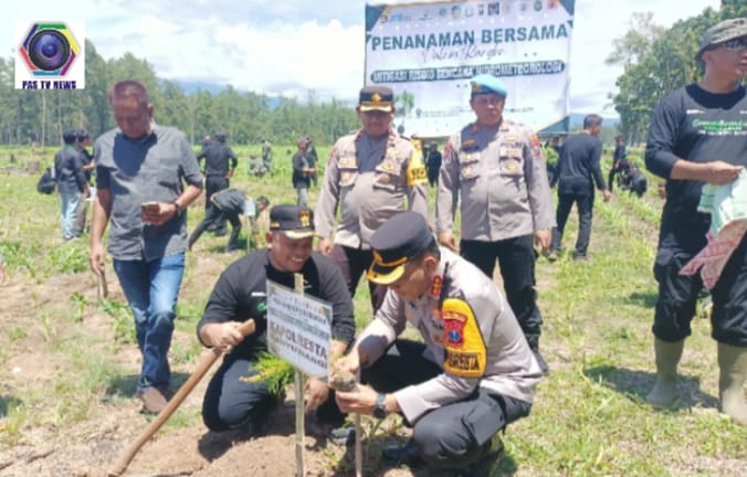 Kapolres Banyuwangi Tanam Pohon Untuk Mitigasi  Bencana hidrometeorologi 