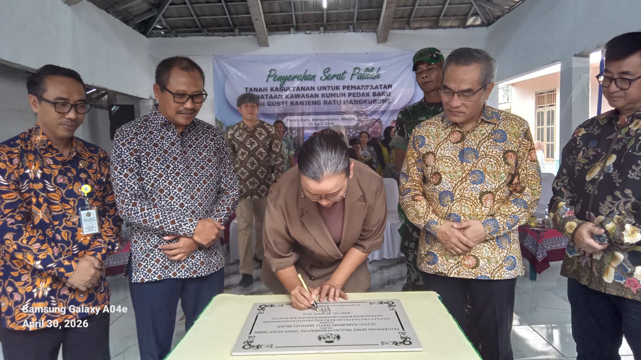  Warga Pedak Baru Banguntapan Bantul Peroleh Serat Palilah Tanah SG Dari GKR Mangkubumi
