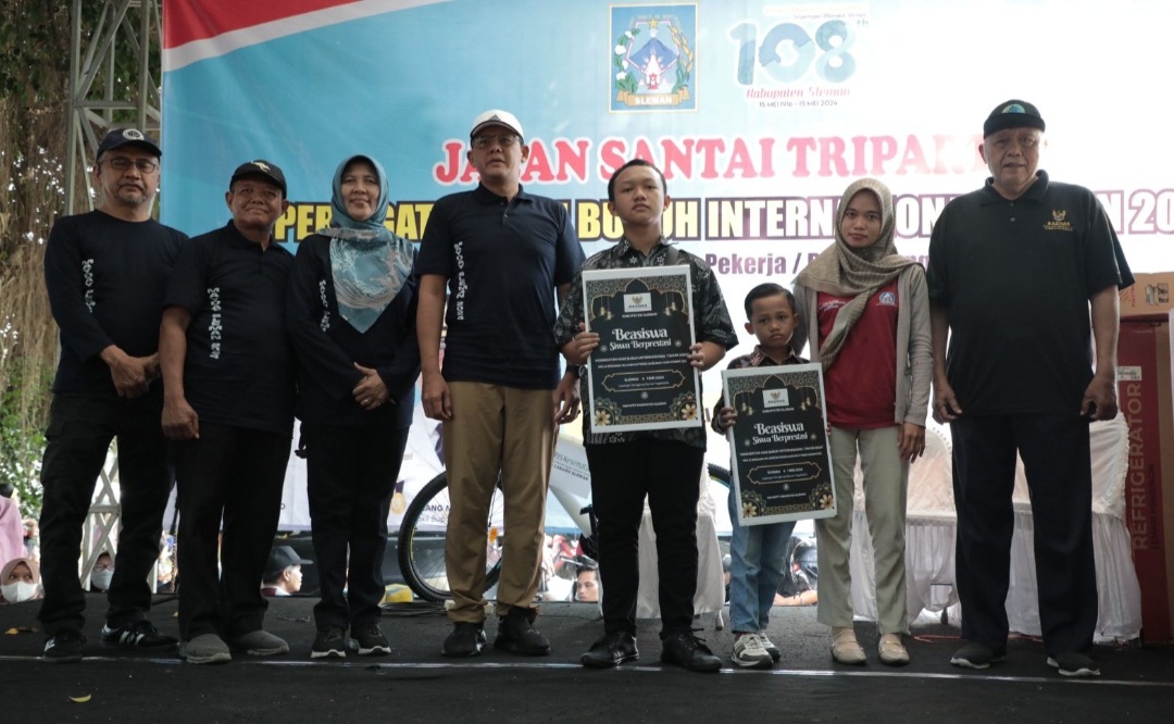 Peringati Hari Buruh Internasional 2024. Pemkab Sleman Gelar Jalan Sehat