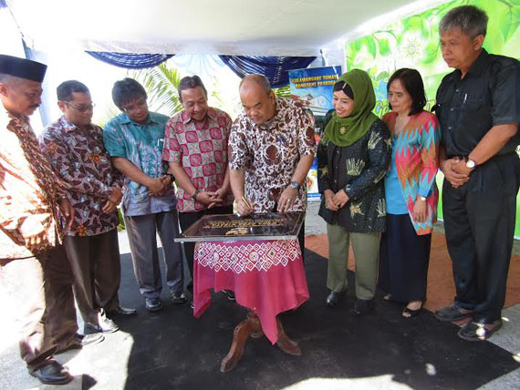 PAKU ALAM  X RESMIKAN KAMPUNG KB DI DUSUN  JASEM, SRI MULYO  PIYUNGAN BANTUL.