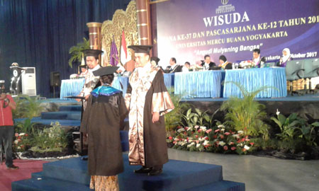 789 Mahasiswa Universitas Mercu Buana Siap Mengantar Kejenjang Kesuksesan 